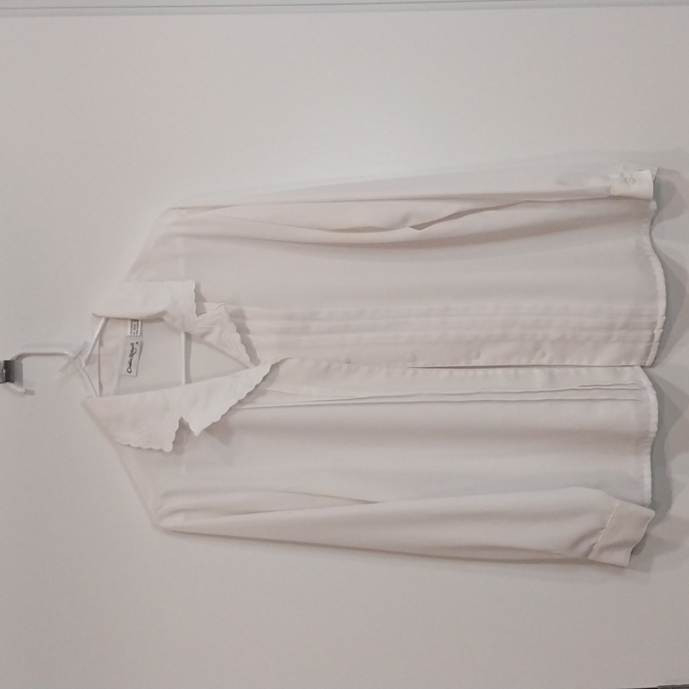 934 Claudia Richard White blouse
